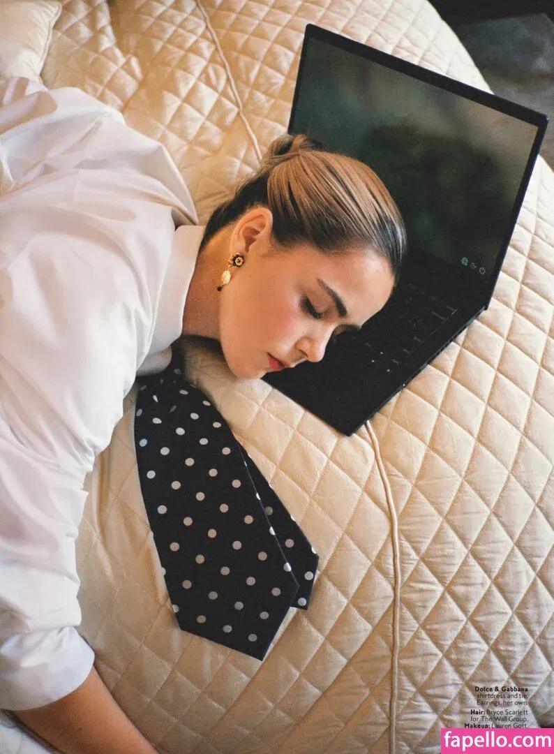 AdventuresSabrina / Kiernan Shipka / kiernanshipka Onlyfans Photo Gallery 