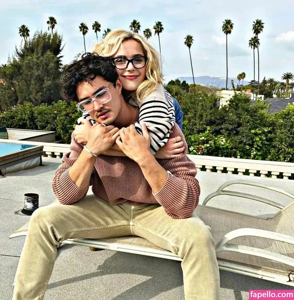 AdventuresSabrina / Kiernan Shipka / kiernanshipka Onlyfans Photo Gallery 