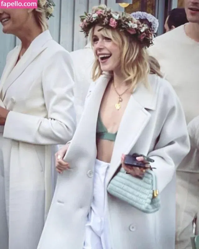 AdventuresSabrina / Kiernan Shipka / kiernanshipka Onlyfans Photo Gallery 