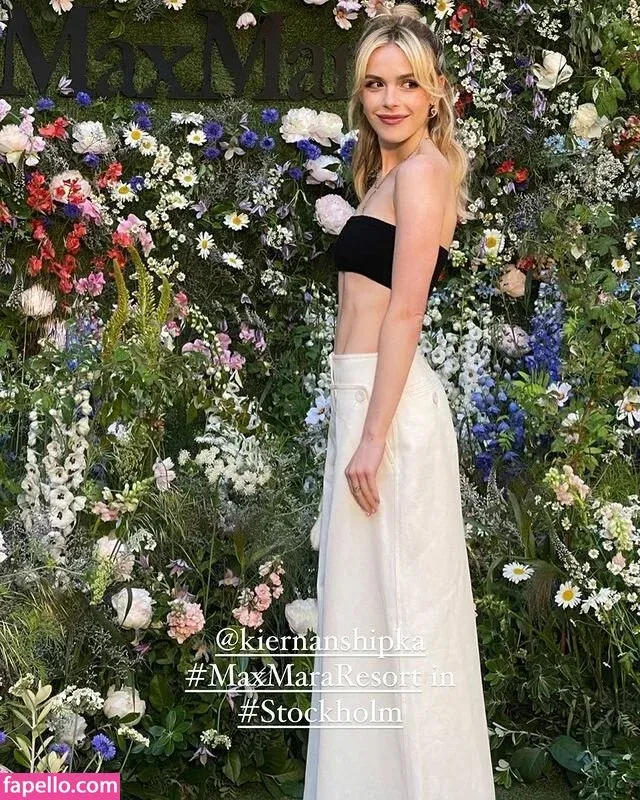 AdventuresSabrina / Kiernan Shipka / kiernanshipka Onlyfans Photo Gallery 