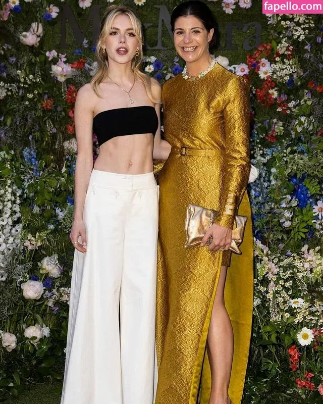 AdventuresSabrina / Kiernan Shipka / kiernanshipka Onlyfans Photo Gallery 