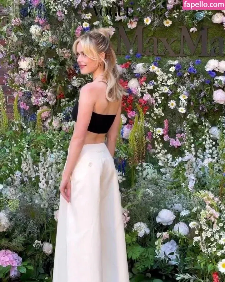 AdventuresSabrina / Kiernan Shipka / kiernanshipka Onlyfans Photo Gallery 