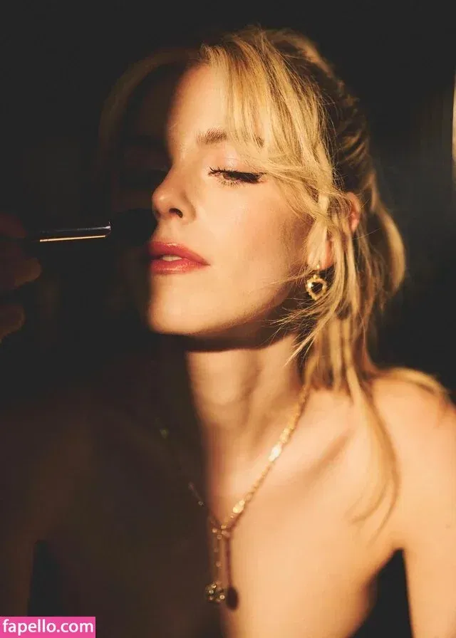 AdventuresSabrina / Kiernan Shipka / kiernanshipka Onlyfans Photo Gallery 