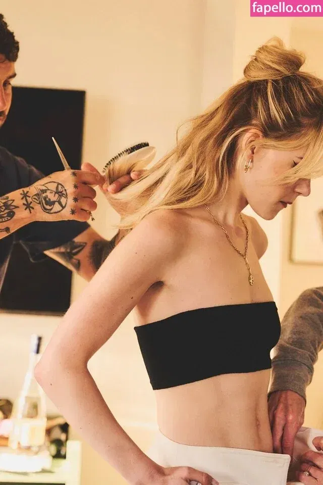 AdventuresSabrina / Kiernan Shipka / kiernanshipka Onlyfans Photo Gallery 