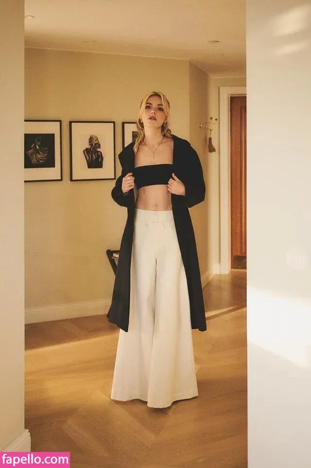 AdventuresSabrina / Kiernan Shipka / kiernanshipka Onlyfans Photo Gallery 