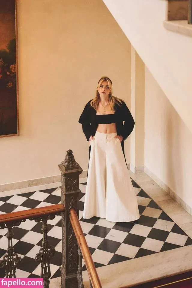 AdventuresSabrina / Kiernan Shipka / kiernanshipka Onlyfans Photo Gallery 