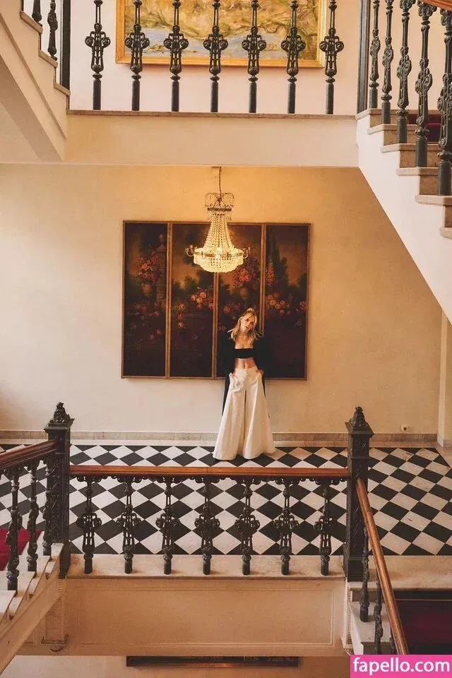 AdventuresSabrina / Kiernan Shipka / kiernanshipka Onlyfans Photo Gallery 