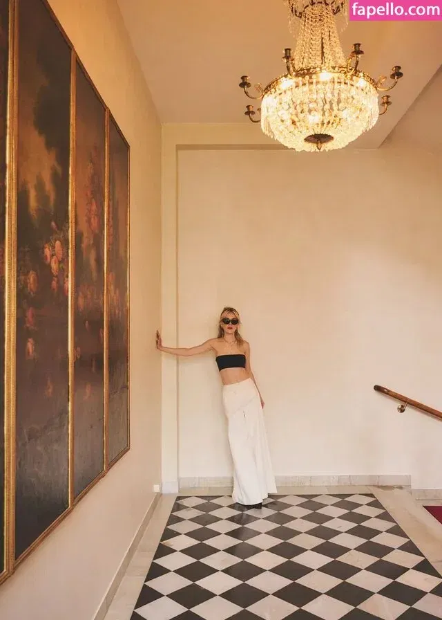 AdventuresSabrina / Kiernan Shipka / kiernanshipka Onlyfans Photo Gallery 