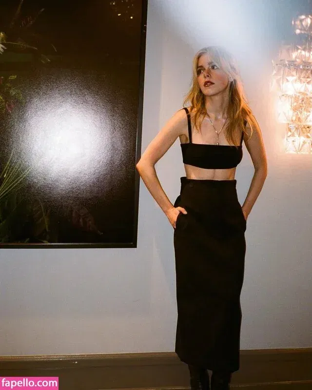 AdventuresSabrina / Kiernan Shipka / kiernanshipka Onlyfans Photo Gallery 