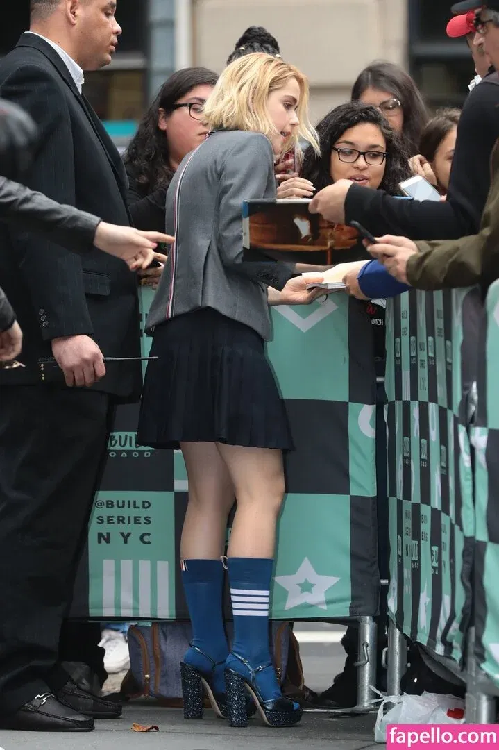 AdventuresSabrina / Kiernan Shipka / kiernanshipka Onlyfans Photo Gallery 