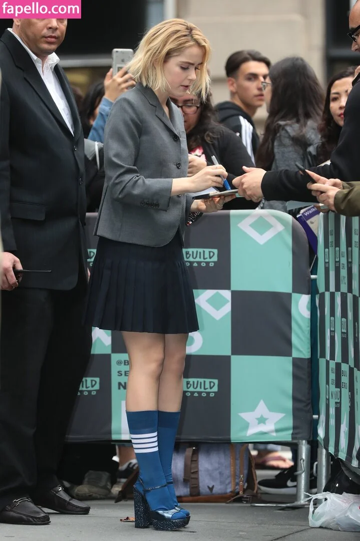 AdventuresSabrina / Kiernan Shipka / kiernanshipka Onlyfans Photo Gallery 