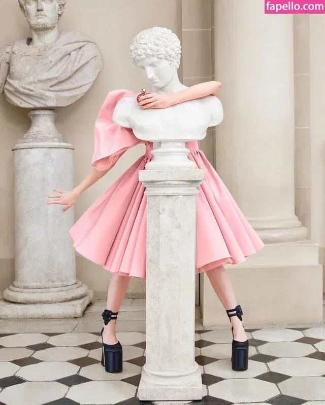 AdventuresSabrina / Kiernan Shipka / kiernanshipka Onlyfans Photo Gallery 