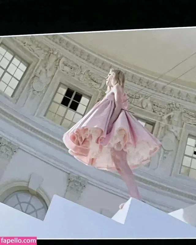 AdventuresSabrina / Kiernan Shipka / kiernanshipka Onlyfans Photo Gallery 