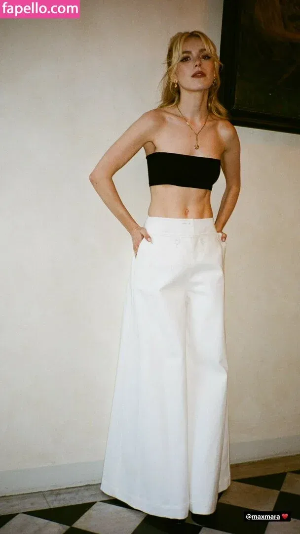 AdventuresSabrina / Kiernan Shipka / kiernanshipka Onlyfans Photo Gallery 