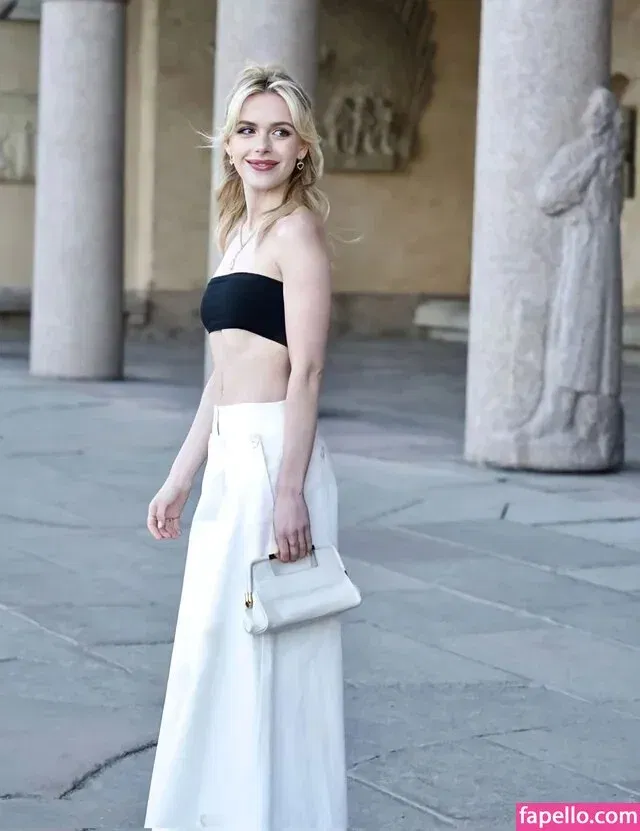 AdventuresSabrina / Kiernan Shipka / kiernanshipka Onlyfans Photo Gallery 