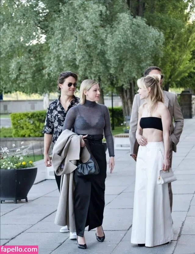 AdventuresSabrina / Kiernan Shipka / kiernanshipka Onlyfans Photo Gallery 