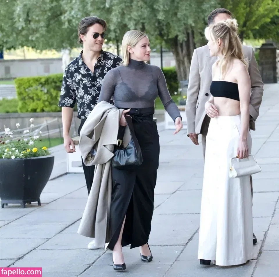 AdventuresSabrina / Kiernan Shipka / kiernanshipka Onlyfans Photo Gallery 