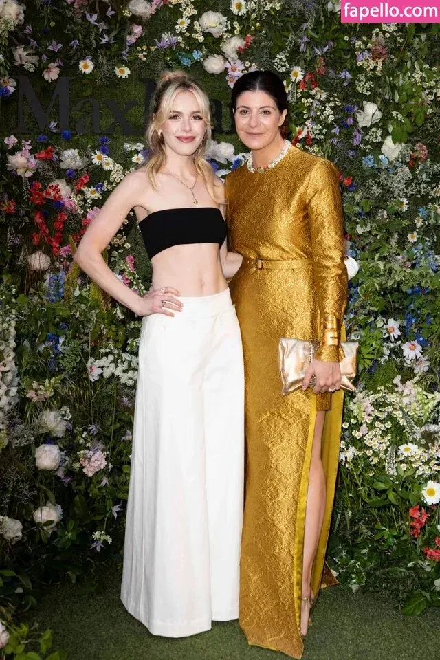 AdventuresSabrina / Kiernan Shipka / kiernanshipka Onlyfans Photo Gallery 