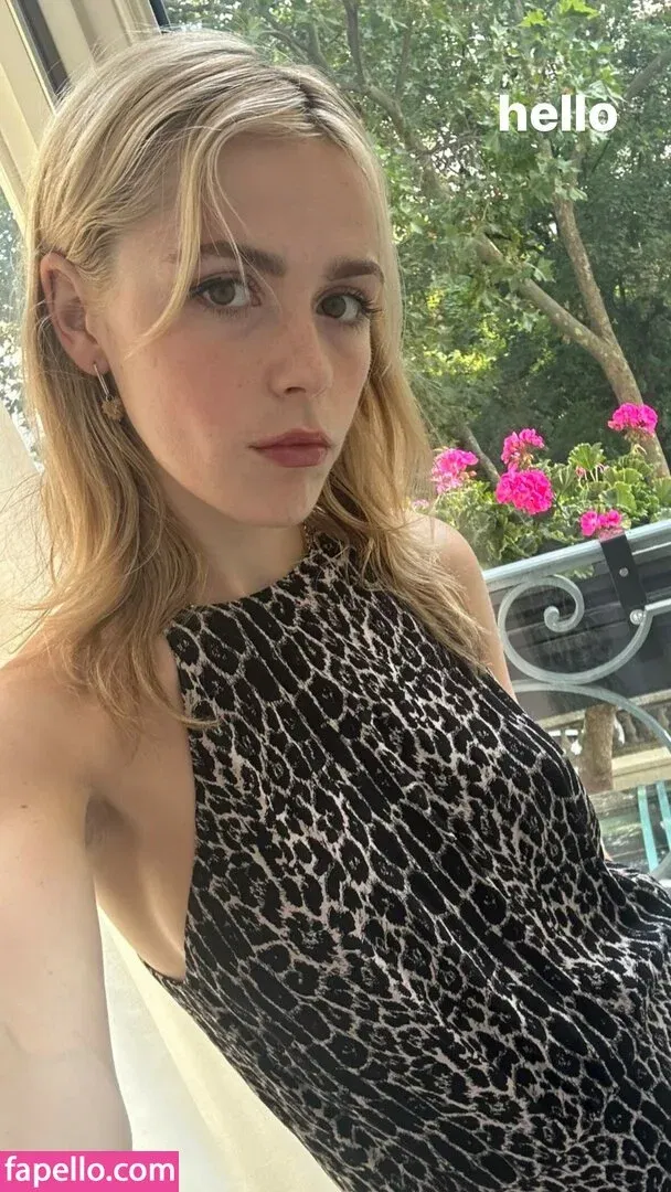 AdventuresSabrina / Kiernan Shipka / kiernanshipka Onlyfans Photo Gallery 