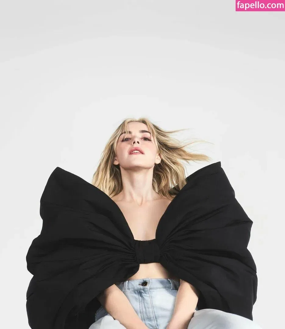 AdventuresSabrina / Kiernan Shipka / kiernanshipka Onlyfans Photo Gallery 