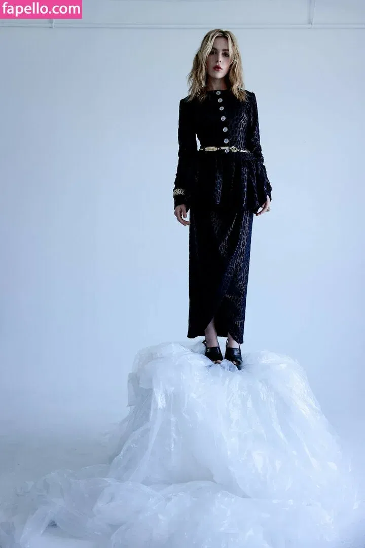 AdventuresSabrina / Kiernan Shipka / kiernanshipka Onlyfans Photo Gallery 