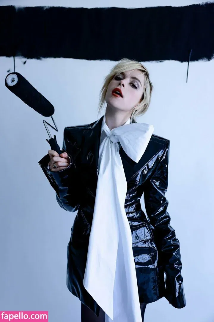 AdventuresSabrina / Kiernan Shipka / kiernanshipka Onlyfans Photo Gallery 