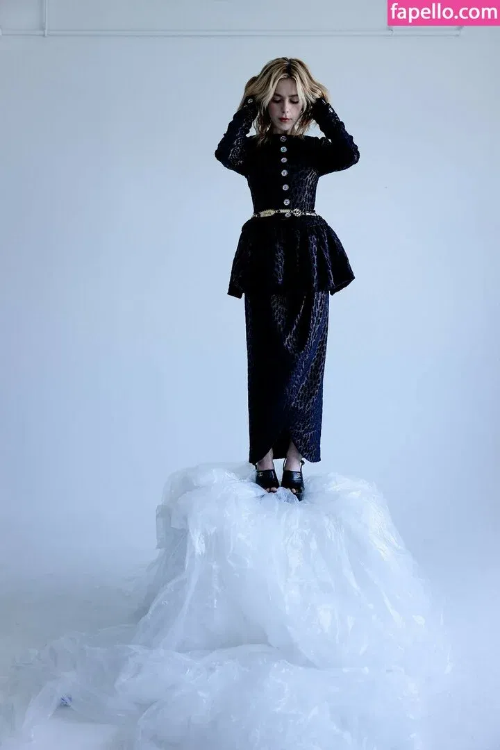 AdventuresSabrina / Kiernan Shipka / kiernanshipka Onlyfans Photo Gallery 