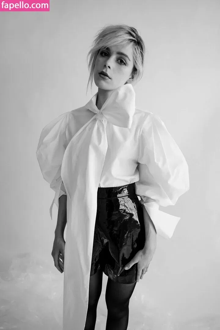 AdventuresSabrina / Kiernan Shipka / kiernanshipka Onlyfans Photo Gallery 