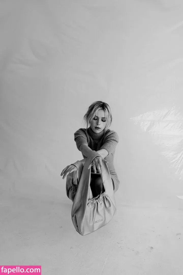 AdventuresSabrina / Kiernan Shipka / kiernanshipka Onlyfans Photo Gallery 