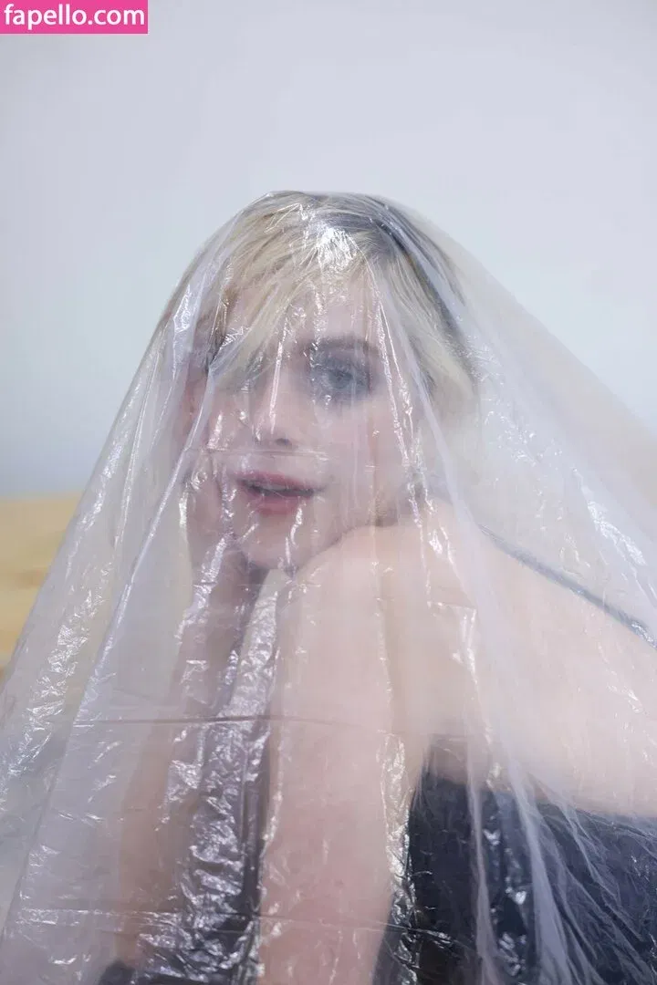 AdventuresSabrina / Kiernan Shipka / kiernanshipka Onlyfans Photo Gallery 