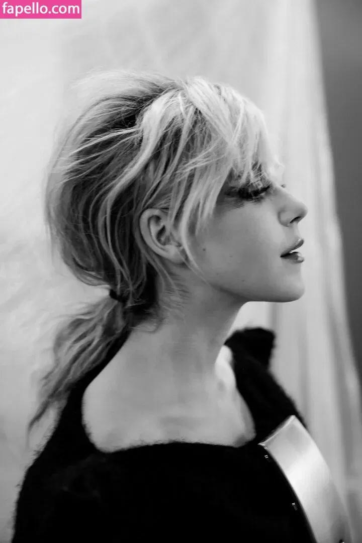 AdventuresSabrina / Kiernan Shipka / kiernanshipka Onlyfans Photo Gallery 