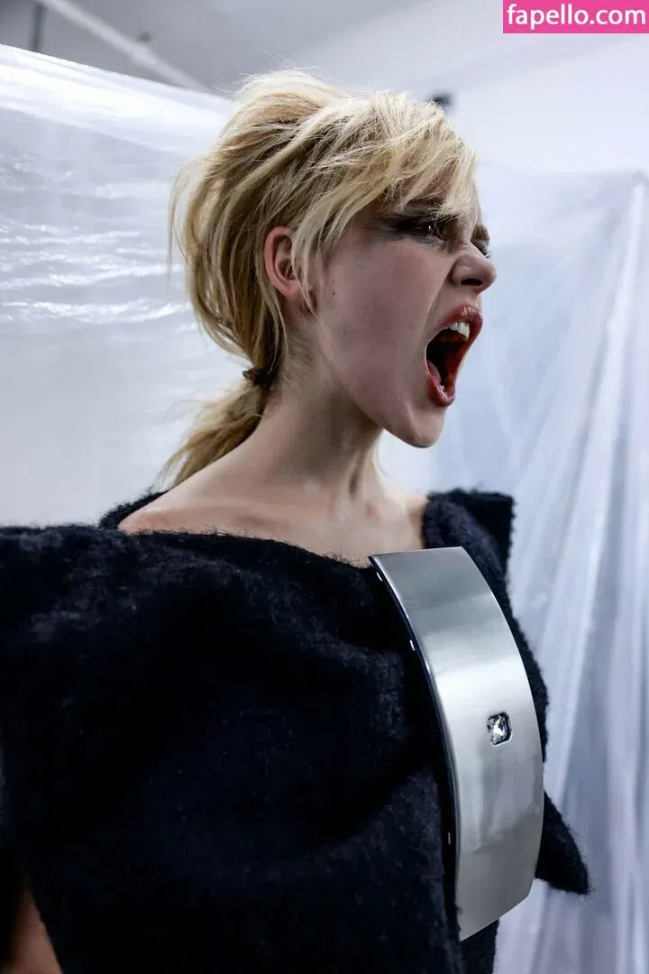 AdventuresSabrina / Kiernan Shipka / kiernanshipka Onlyfans Photo Gallery 