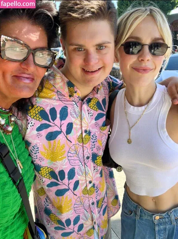 AdventuresSabrina / Kiernan Shipka / kiernanshipka Onlyfans Photo Gallery 