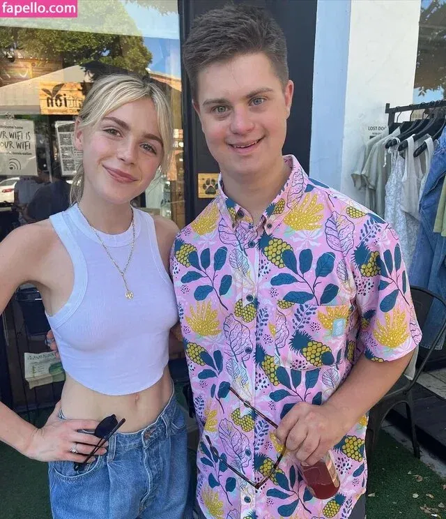 AdventuresSabrina / Kiernan Shipka / kiernanshipka Onlyfans Photo Gallery 