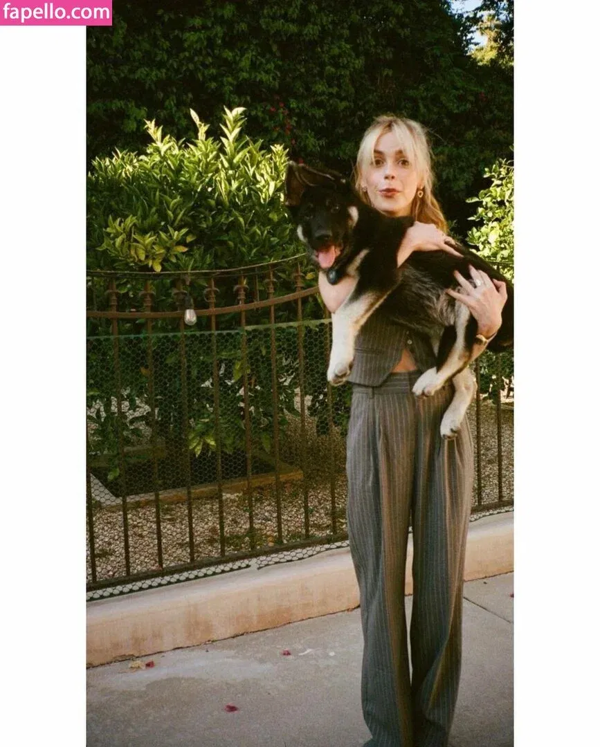 AdventuresSabrina / Kiernan Shipka / kiernanshipka Onlyfans Photo Gallery 