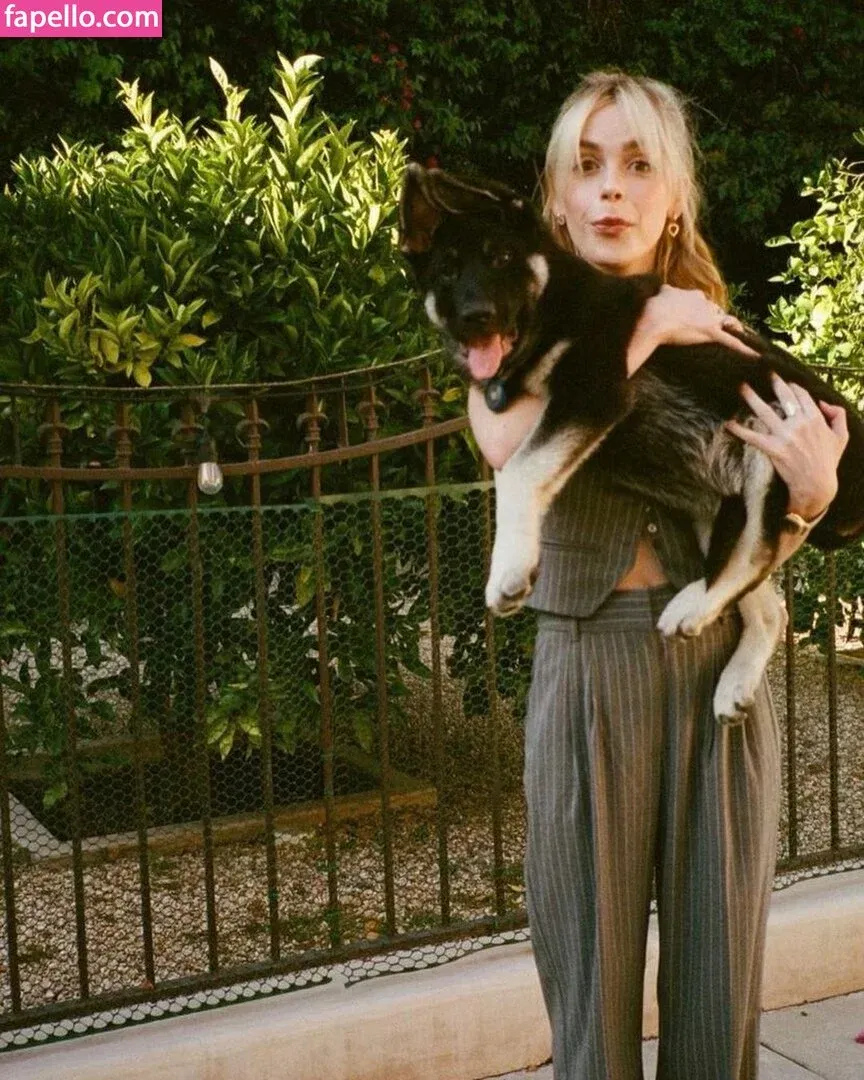 AdventuresSabrina / Kiernan Shipka / kiernanshipka Onlyfans Photo Gallery 