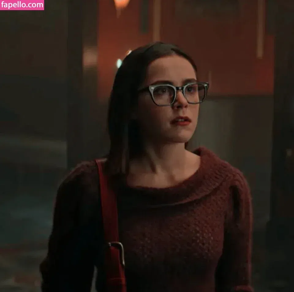 AdventuresSabrina / Kiernan Shipka / kiernanshipka Onlyfans Photo Gallery 