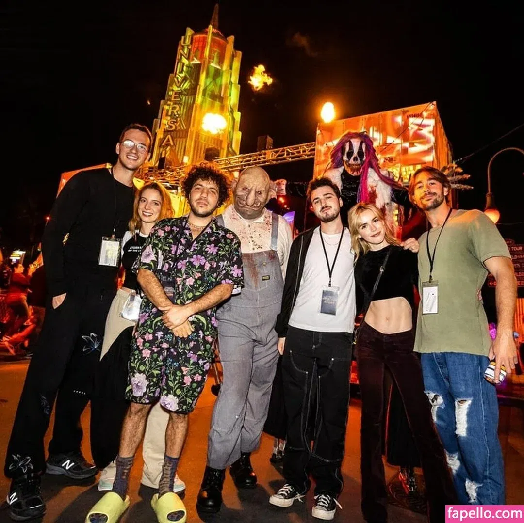 AdventuresSabrina / Kiernan Shipka / kiernanshipka Onlyfans Photo Gallery 