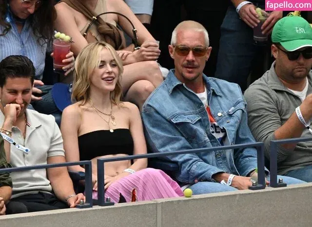 AdventuresSabrina / Kiernan Shipka / kiernanshipka Onlyfans Photo Gallery 