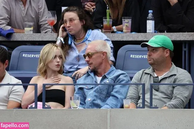 AdventuresSabrina / Kiernan Shipka / kiernanshipka Onlyfans Photo Gallery 