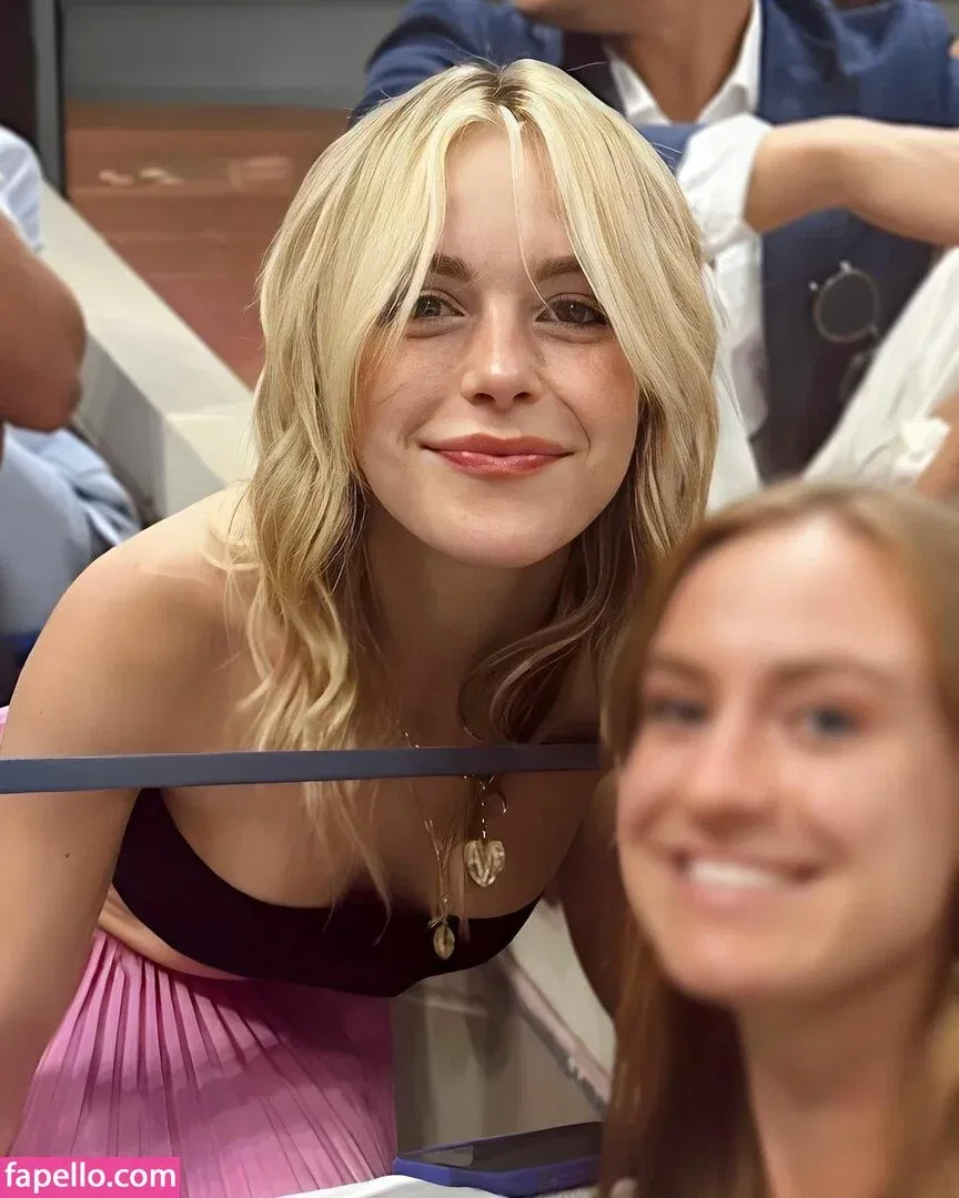 AdventuresSabrina / Kiernan Shipka / kiernanshipka Onlyfans Photo Gallery 