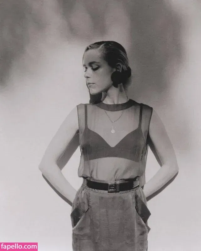 AdventuresSabrina / Kiernan Shipka / kiernanshipka Onlyfans Photo Gallery 