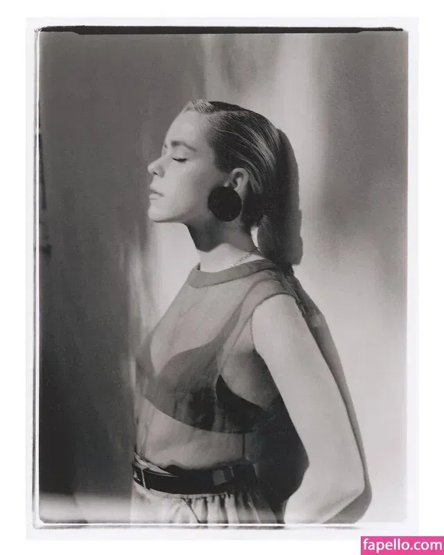 AdventuresSabrina / Kiernan Shipka / kiernanshipka Onlyfans Photo Gallery 