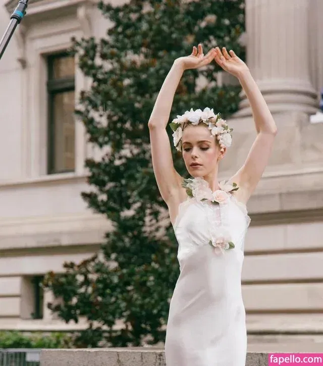 AdventuresSabrina / Kiernan Shipka / kiernanshipka Onlyfans Photo Gallery 