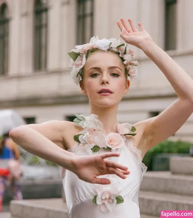 AdventuresSabrina / Kiernan Shipka / kiernanshipka Onlyfans Photo Gallery 