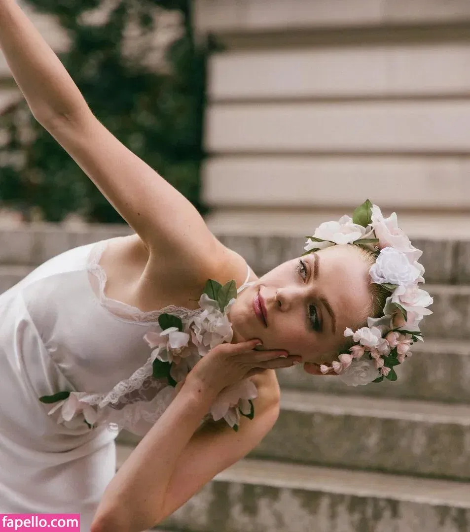 AdventuresSabrina / Kiernan Shipka / kiernanshipka Onlyfans Photo Gallery 