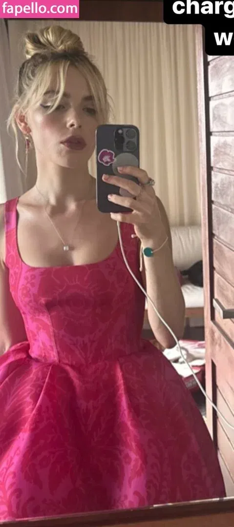 AdventuresSabrina / Kiernan Shipka / kiernanshipka Onlyfans Photo Gallery 