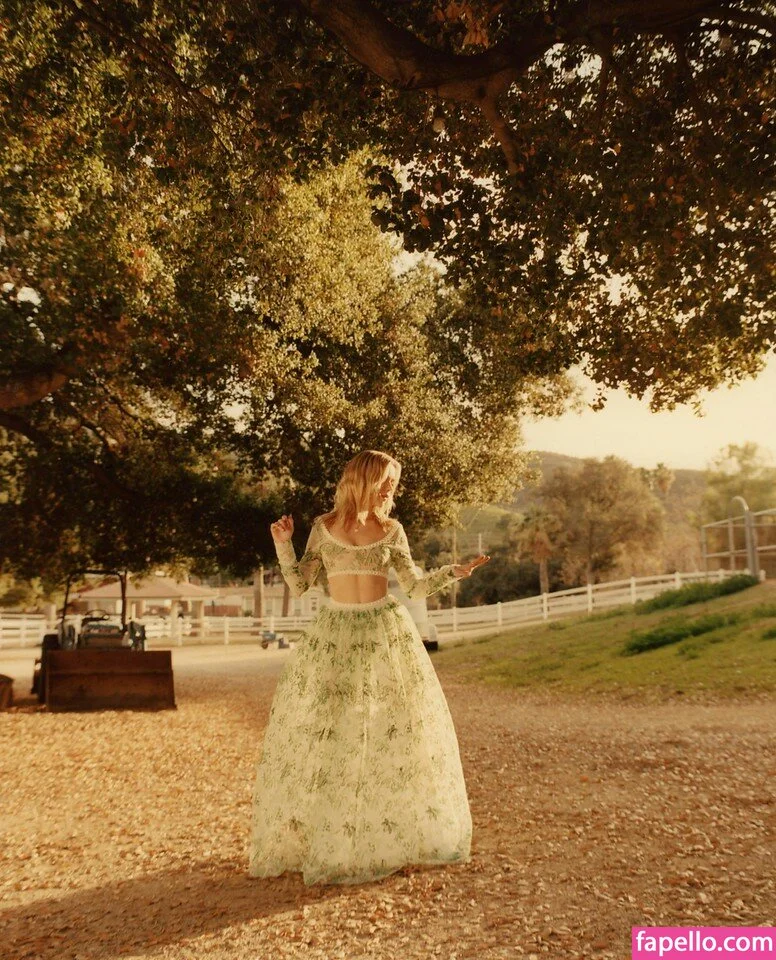 AdventuresSabrina / Kiernan Shipka / kiernanshipka Onlyfans Photo Gallery 