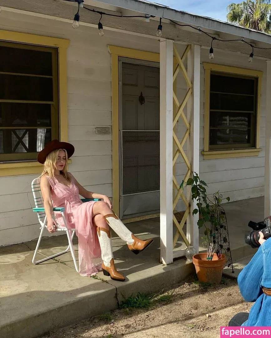 AdventuresSabrina / Kiernan Shipka / kiernanshipka Onlyfans Photo Gallery 