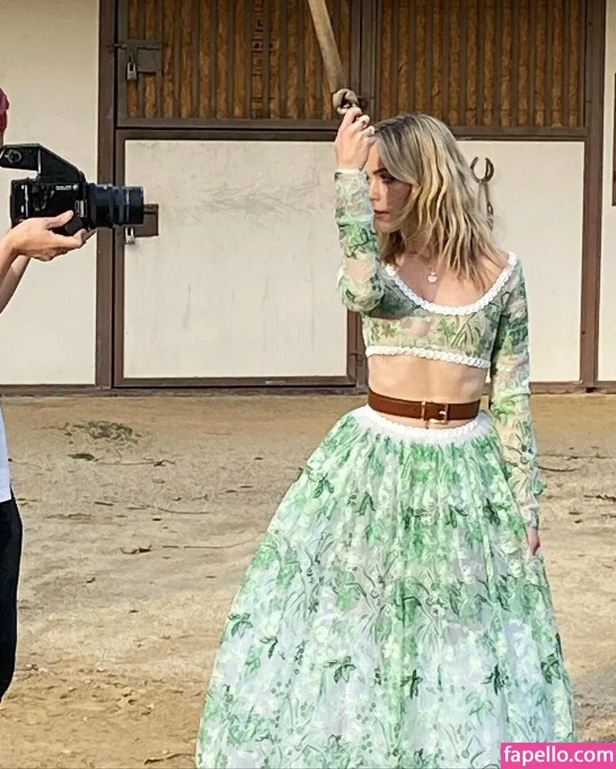 AdventuresSabrina / Kiernan Shipka / kiernanshipka Onlyfans Photo Gallery 